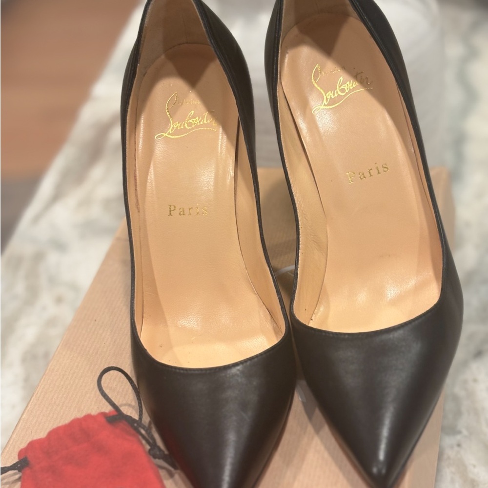 Authentic Christian Louboutin Classic Black Pumps with Iconic Red Sole - Picture 2 of 8